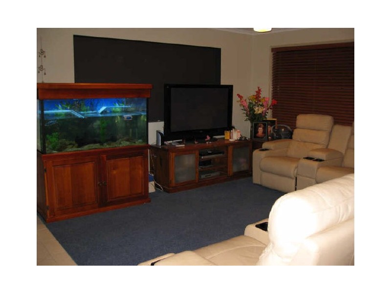 74 Kensington Drive, Flinders View QLD 4305