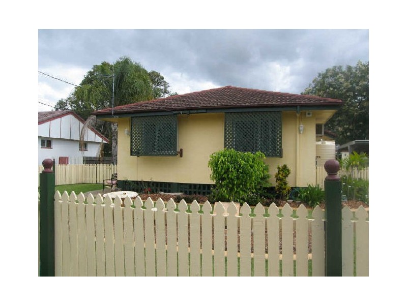 6 Petrie Street, Leichhardt QLD 4305