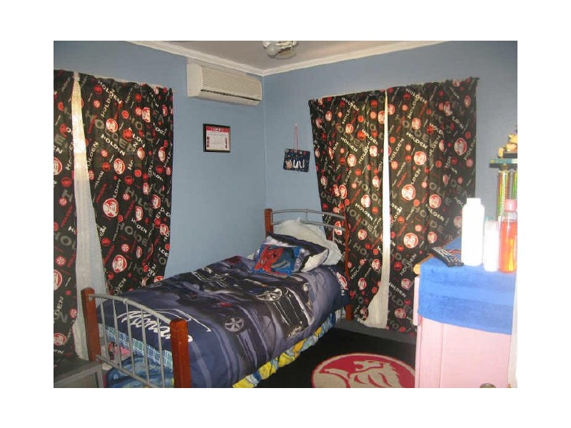 6 Petrie Street, Leichhardt QLD 4305