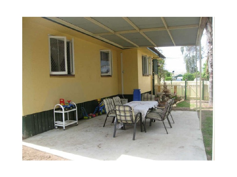 6 Petrie Street, Leichhardt QLD 4305