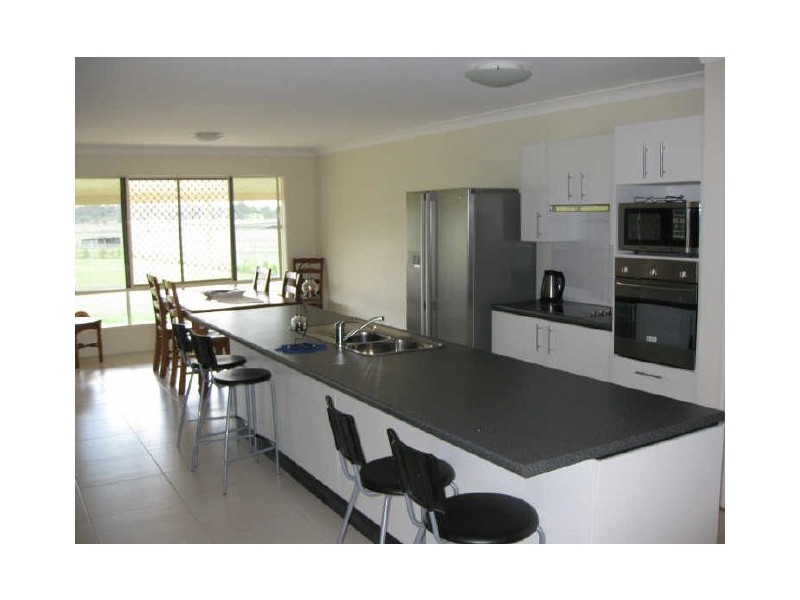 20 Ivory Close, Peak Crossing QLD 4306