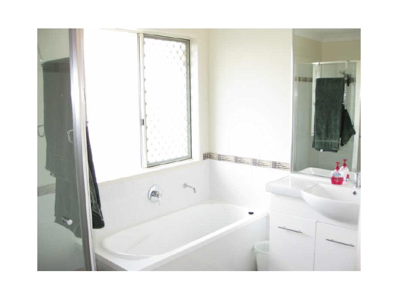 20 Ivory Close, Peak Crossing QLD 4306