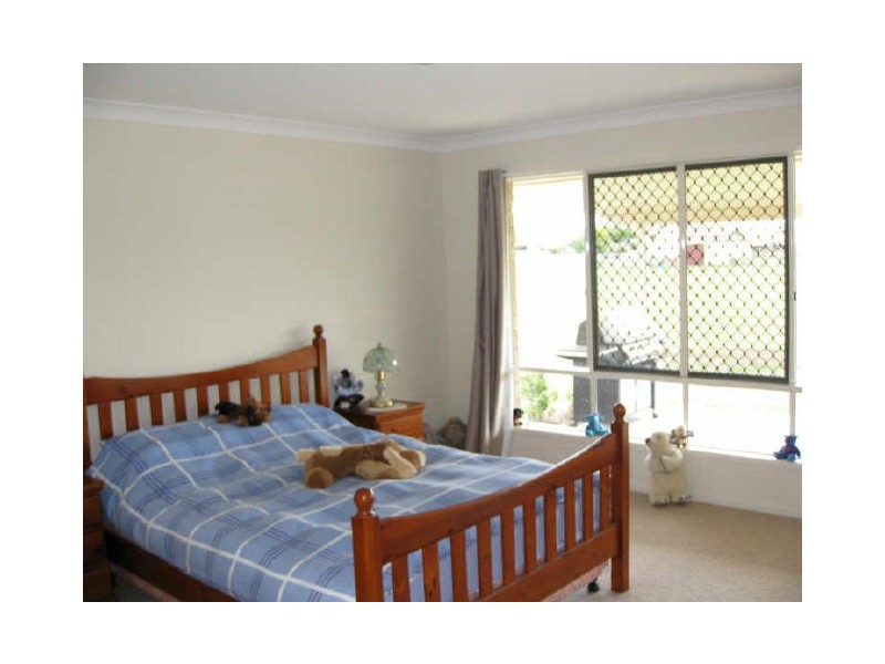 20 Ivory Close, Peak Crossing QLD 4306