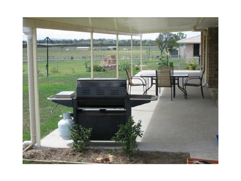 20 Ivory Close, Peak Crossing QLD 4306