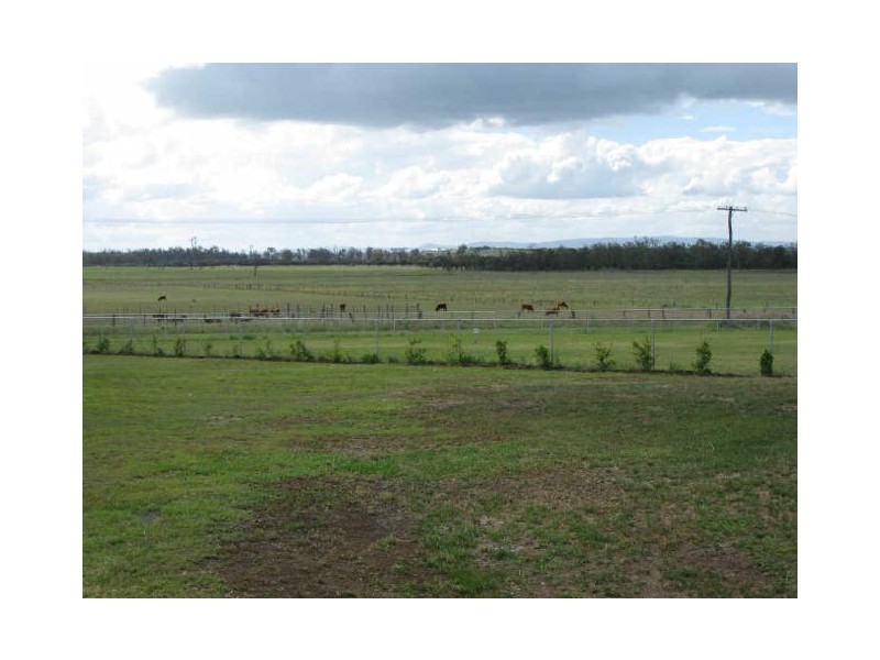 20 Ivory Close, Peak Crossing QLD 4306