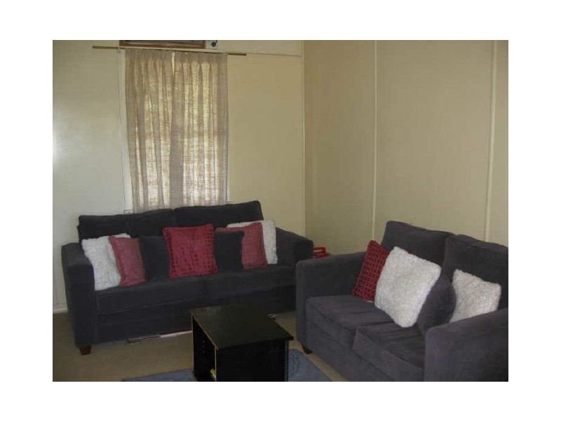 24 Mary Street, Blackstone QLD 4304