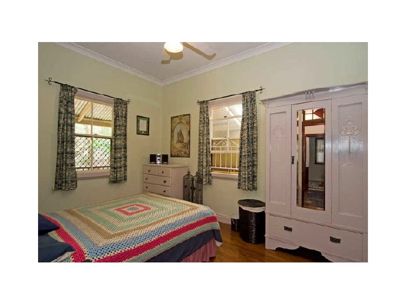 68 Pine Mountain Road, North Ipswich QLD 4305