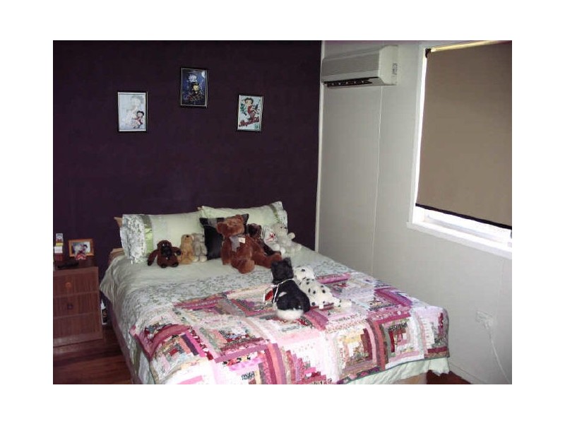 1 Peacock Street, One Mile QLD 4305