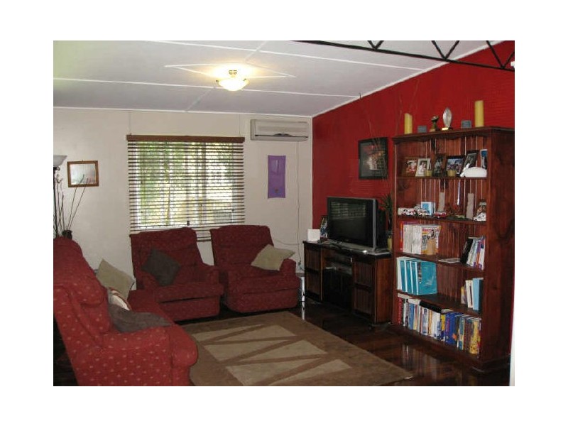 13 Cross Street, Raceview QLD 4305