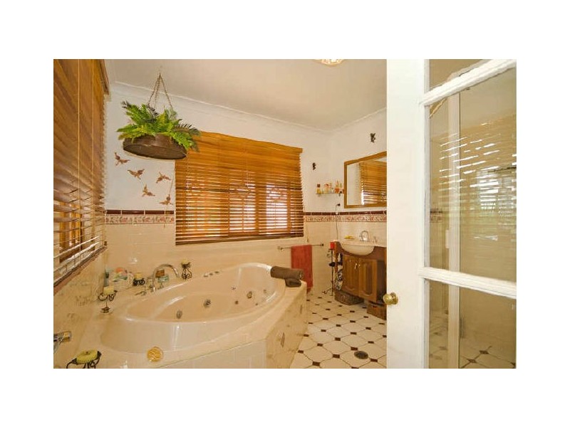 1 Brilliant Street, Newtown QLD 4305