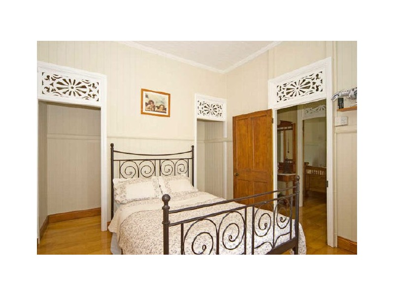 1 Brilliant Street, Newtown QLD 4305