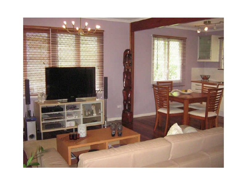 18 Flinders Drive, Leichhardt QLD 4305