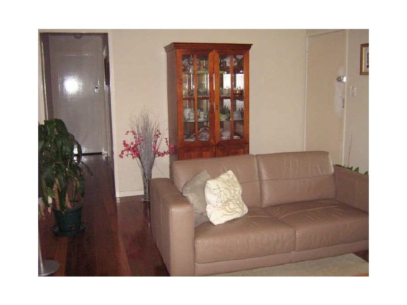 18 Flinders Drive, Leichhardt QLD 4305