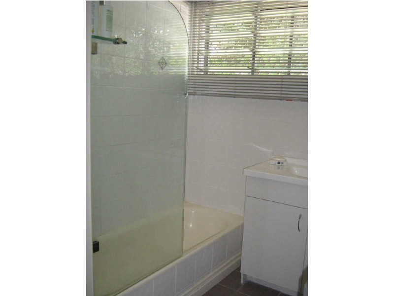 18 Flinders Drive, Leichhardt QLD 4305