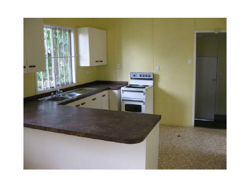 2 Russell Street, Silkstone QLD 4304