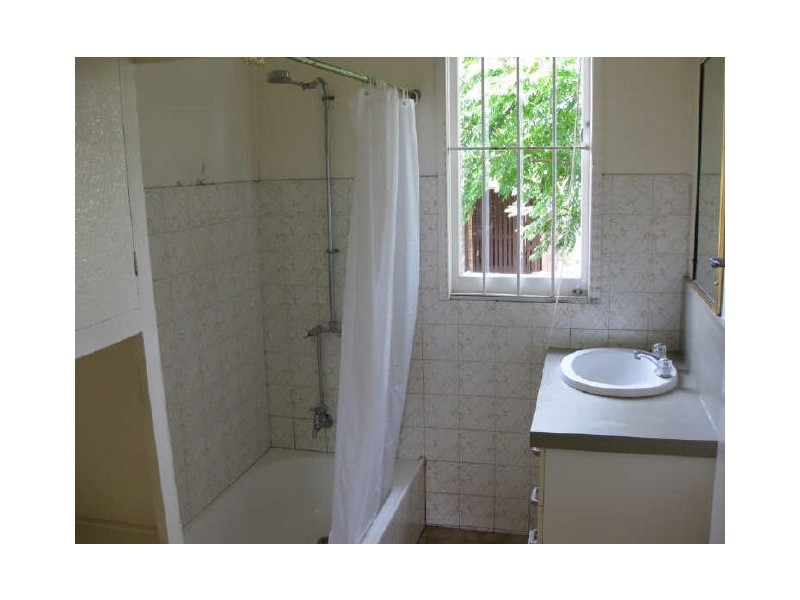 2 Russell Street, Silkstone QLD 4304