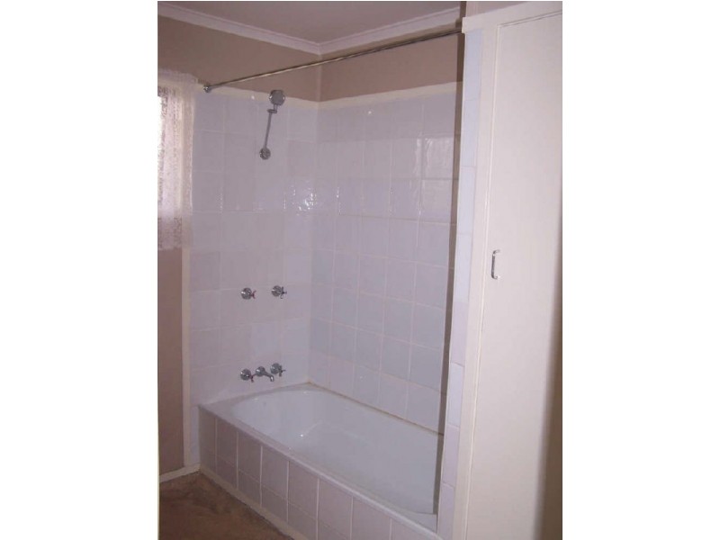 2 Roe Street, Leichhardt QLD 4305