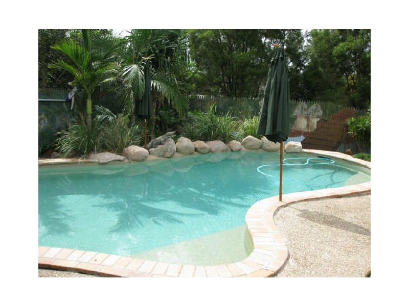 16 Poinciana Court, Walloon QLD 4306