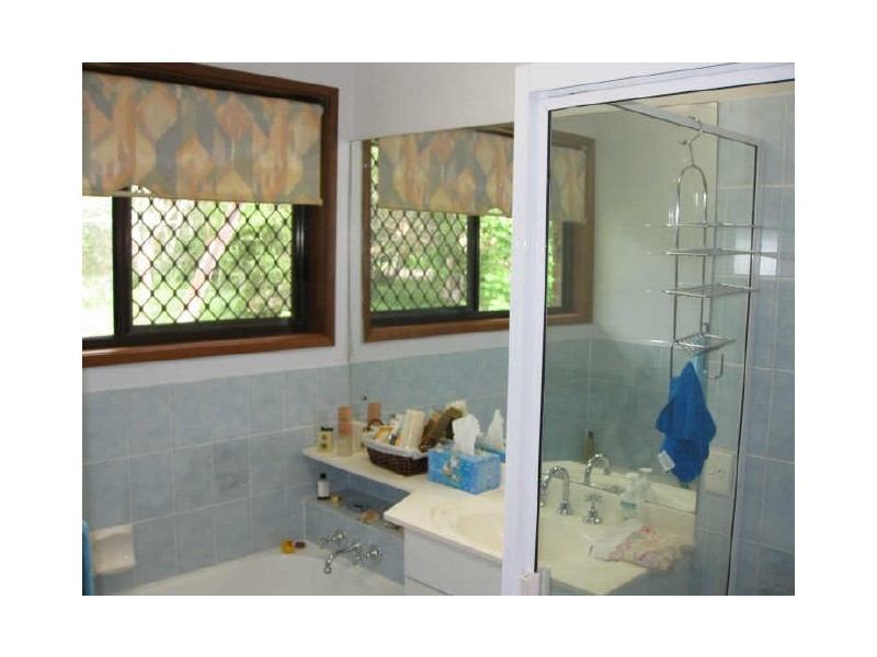 16 Poinciana Court, Walloon QLD 4306