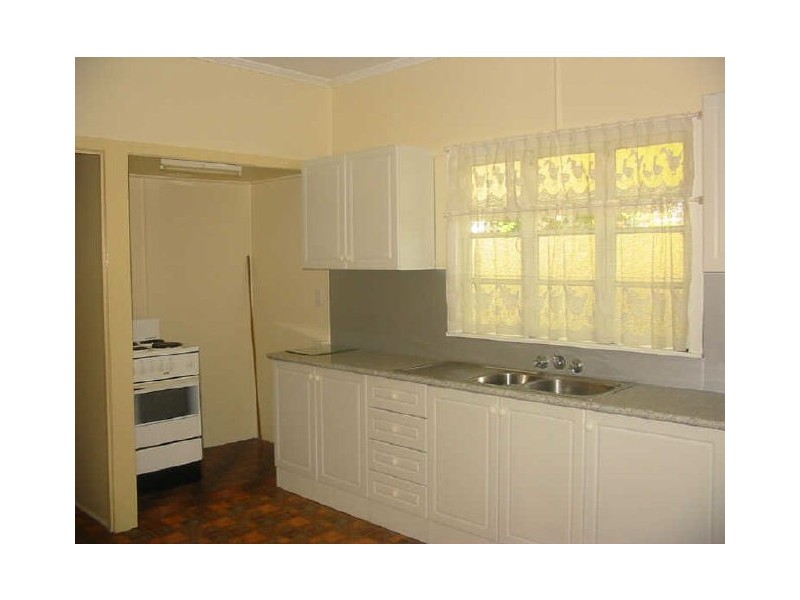 16 Harold Street, Bundamba QLD 4304
