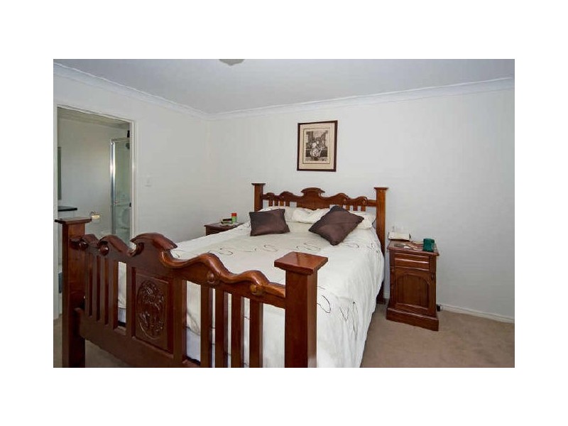29 Cabernet Cr, Pine Mountain QLD 4306