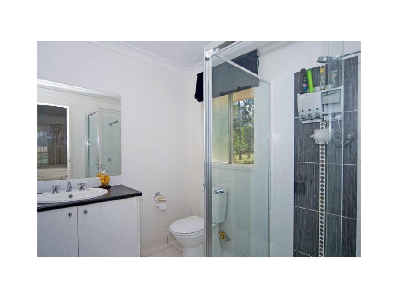 29 Cabernet Cr, Pine Mountain QLD 4306