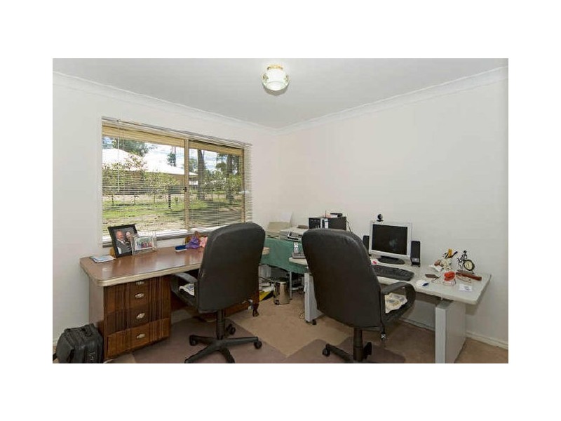 29 Cabernet Cr, Pine Mountain QLD 4306