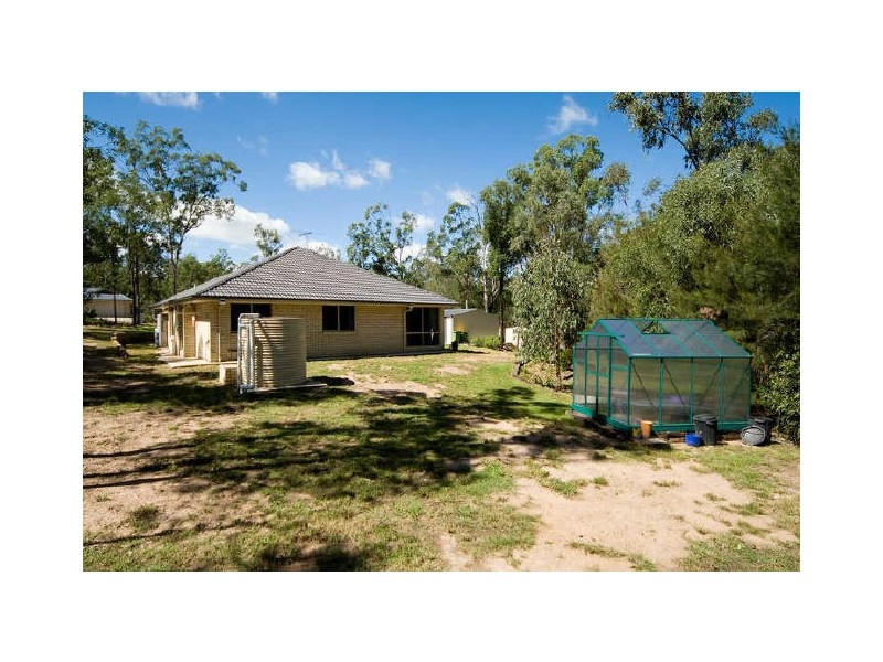 29 Cabernet Cr, Pine Mountain QLD 4306