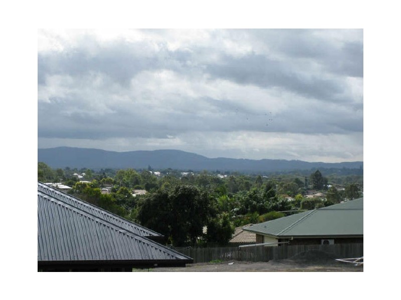 220 Edwards Street, Raceview QLD 4305