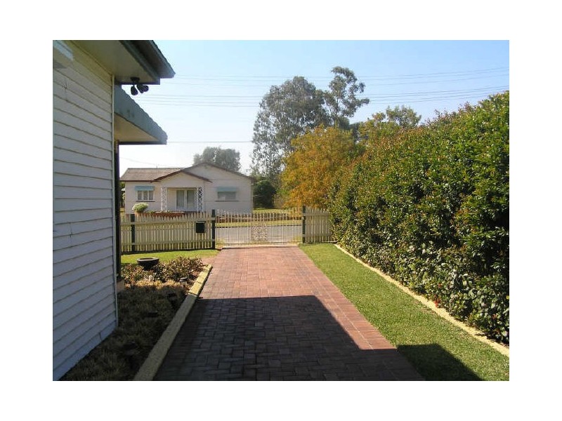 9 Phillips Street, Ebbw Vale QLD 4304