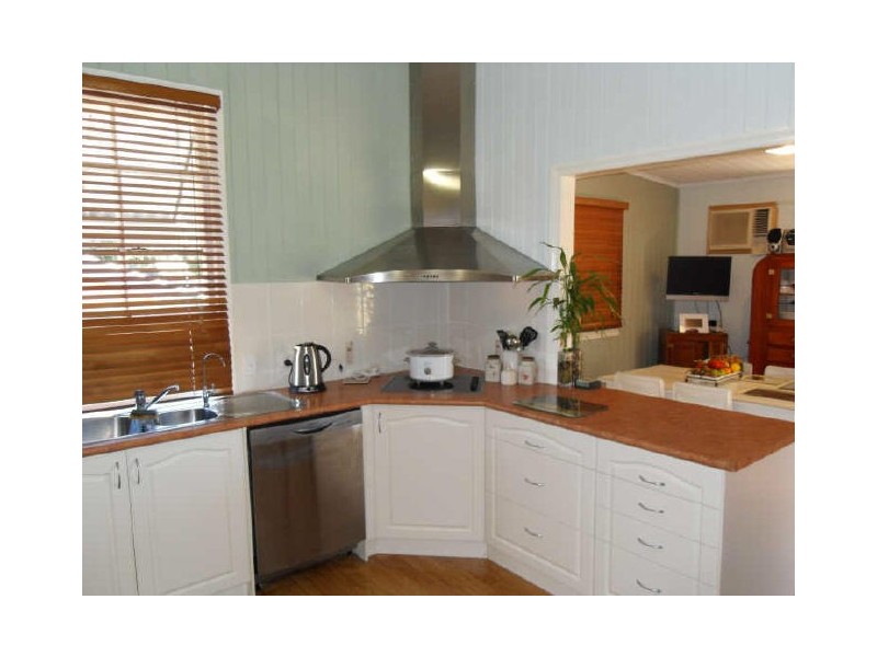 96 Glebe Road, Newtown QLD 4305