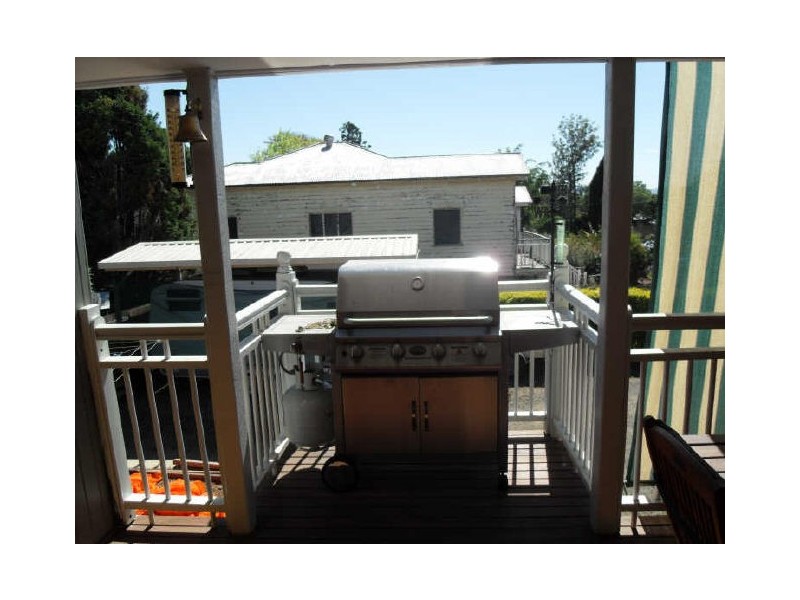 96 Glebe Road, Newtown QLD 4305