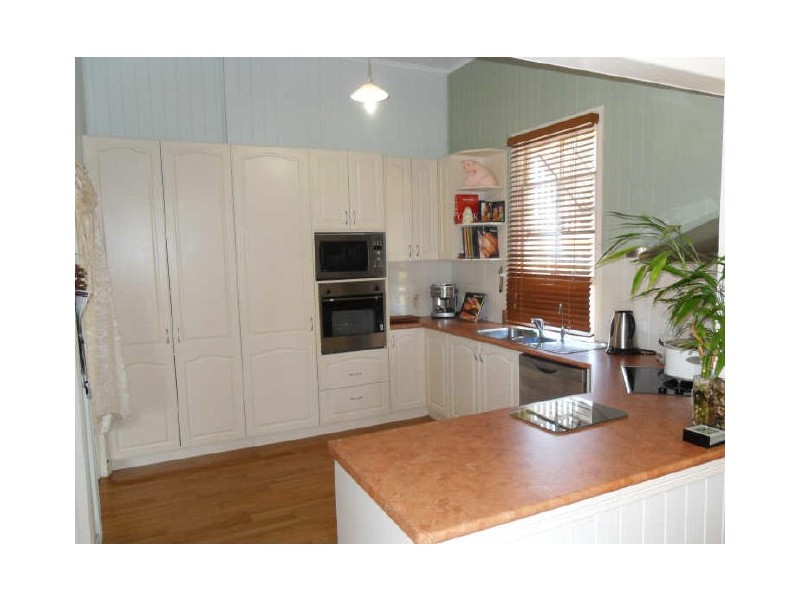 96 Glebe Road, Newtown QLD 4305