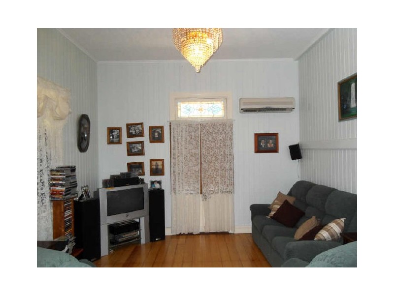 96 Glebe Road, Newtown QLD 4305