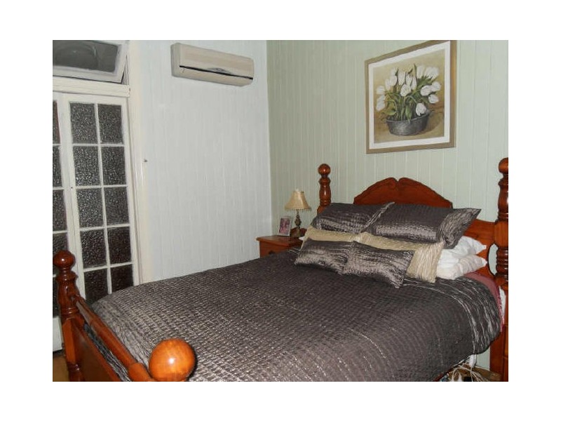 96 Glebe Road, Newtown QLD 4305