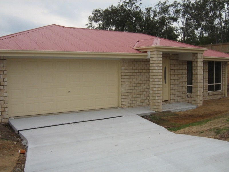 114 High Street, Blackstone QLD 4304