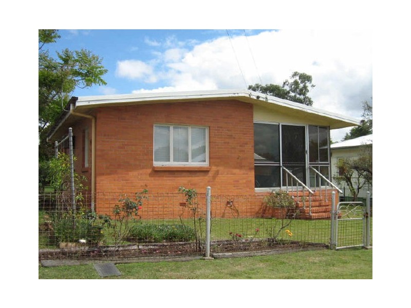 31 Thompson Street, Silkstone QLD 4304