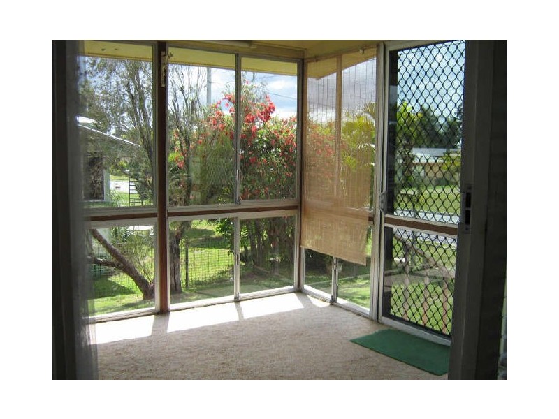 31 Thompson Street, Silkstone QLD 4304