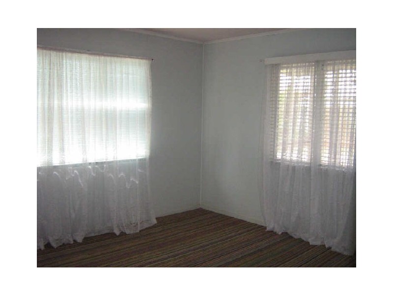 31 Thompson Street, Silkstone QLD 4304