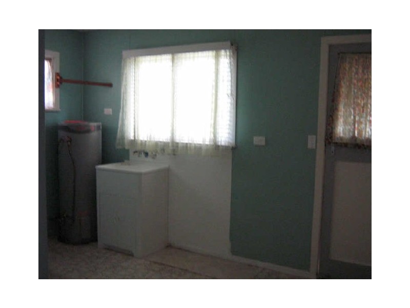 31 Thompson Street, Silkstone QLD 4304