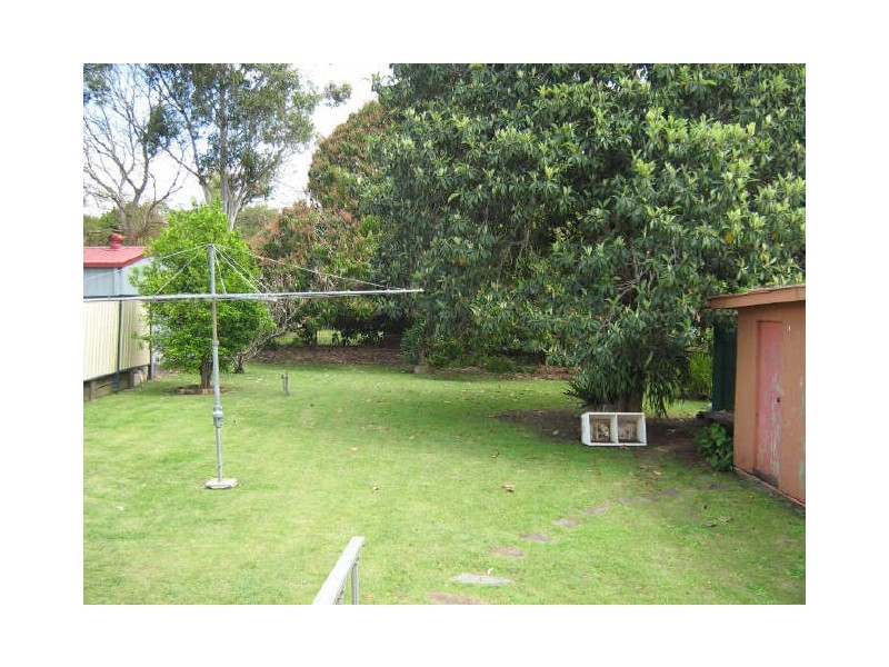 31 Thompson Street, Silkstone QLD 4304