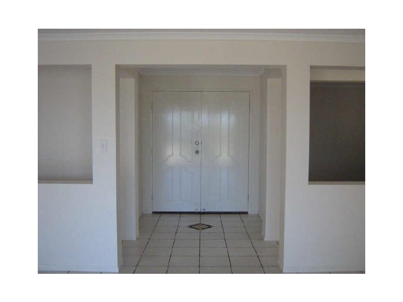 27 Chestnut Drive, Flinders View QLD 4305