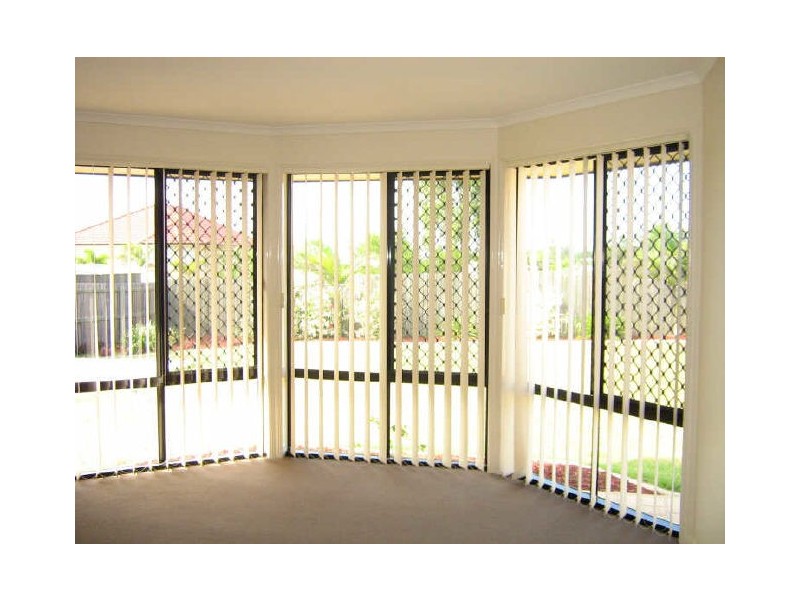 27 Chestnut Drive, Flinders View QLD 4305
