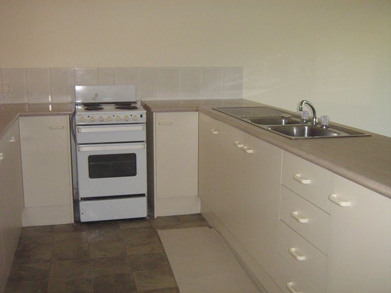 2/30 Cambridge Street, Silkstone QLD 4304