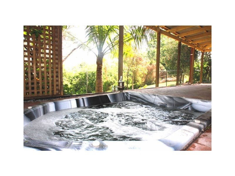 90 South Queensborough Parade, Karalee QLD 4306