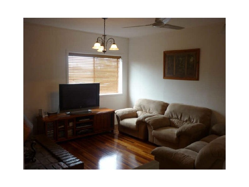 4 Churchill Street, Churchill QLD 4305
