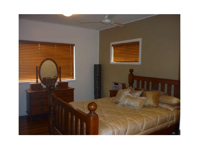 4 Churchill Street, Churchill QLD 4305