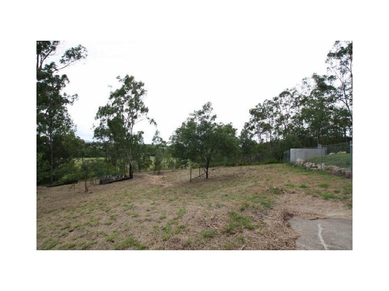 6 Ballow St, Woodend QLD 4305