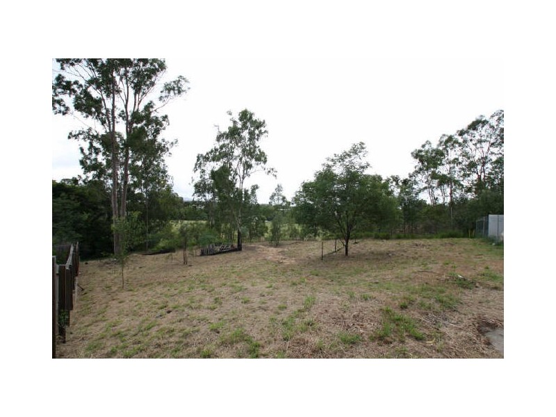 6 Ballow St, Woodend QLD 4305