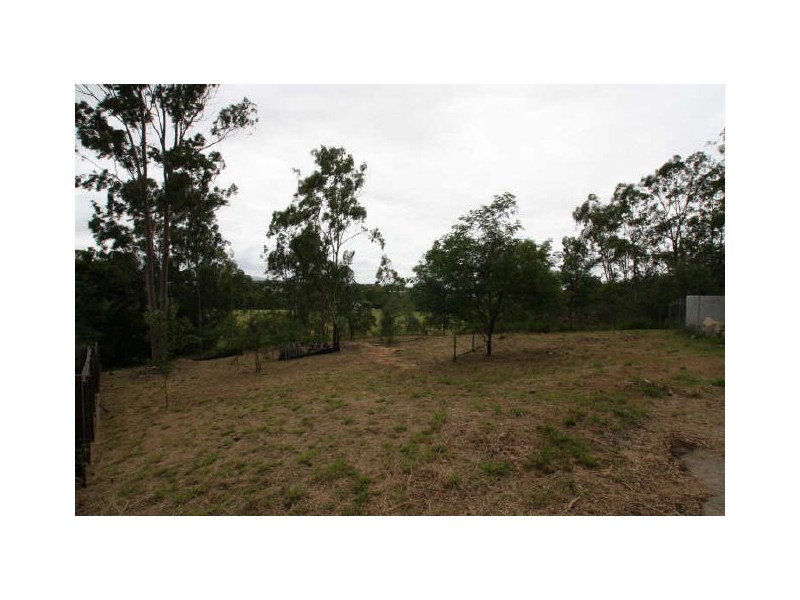 6 Ballow St, Woodend QLD 4305